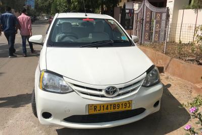 Traslado de ida desde Jaipur a Pushkar en vehículo de CA con almuerzo opcional Traslado de ida desde Jaipur a Pushkar en vehículo de CA con almuerzo opcional