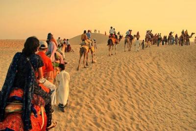 Danza folclórica y safari por el desierto en Khuri Jaisalmer