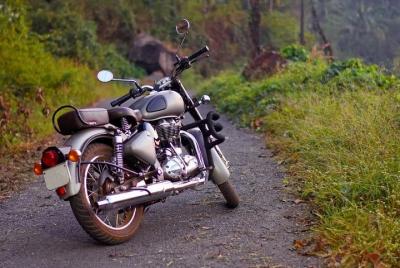 Alquile un Royal Enfield en Jaisalmer Alquile un Royal Enfield en Jaisalmer