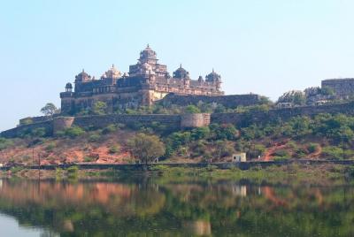 Puntos destacados turísticos de Orchha y Jhansi (visita turística guiada de día completo en coche) Puntos destacados turísticos de Orchha y Jhansi (visita turística guiada de día completo en coche)