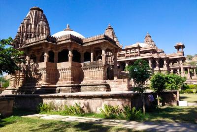 Recorrido a pie por el jardín de Mandore