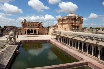 Tour guiado al fuerte de la ciudad de Nagaur con transportes desde Jodhpur