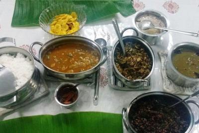 Experimente un hogar Nair tradicional durante una comida casera con locales Experimente un hogar Nair tradicional durante una comida casera con locales