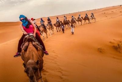 Viaje de 2 días al desierto del Sahara desde Fez terminar en Marrakech Viaje de 2 días al desierto del Sahara desde Fez terminar en Marrakech