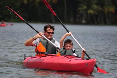 Kayak de remanso en Alleppey Kayak de remanso en Alleppey