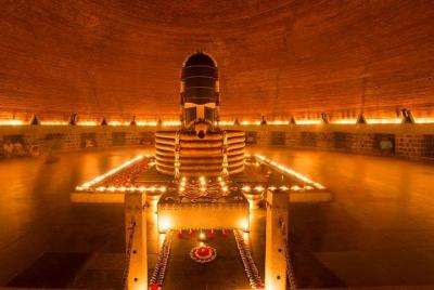 Cochin a Fundación Isha Traslado en vehículo privado.