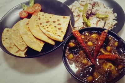Cocine y cene comida india central con un local en Lucknow Cocine y cene comida india central con un local en Lucknow