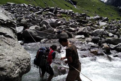 Hampta Pass Trek por los viajes de campo Hampta Pass Trek por los viajes de campo