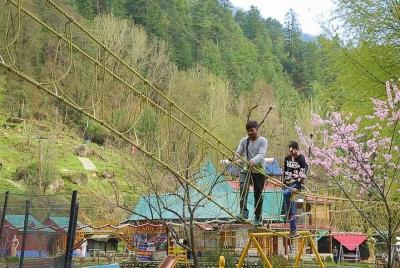 Canotaje, tirolina y combo de aventura de cuerda en Manali Canotaje, tirolina y combo de aventura de cuerda en Manali
