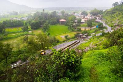 Excursión de un día a Pawna-Lohagad-Lonavala (visita guiada de día completo desde Mumbai)