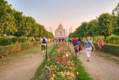 Excursión de 2 días al amanecer del Taj Mahal desde Mumbai en vuelos de ida y vuelta