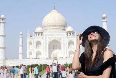 Tour de 2 días al amanecer en Taj Mahal desde Mumbai en vuelos de ida y vuelta