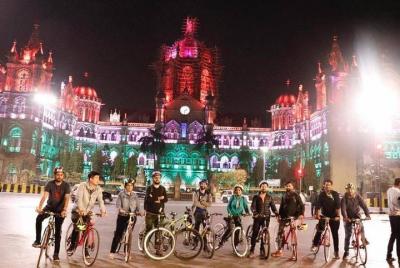Tour de aventura en bicicleta de medianoche en Mumbai