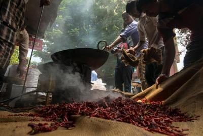 ¡Explore el tour de los mercados matutinos, Dharavi y Five Senses de Mumbai en 2 días!