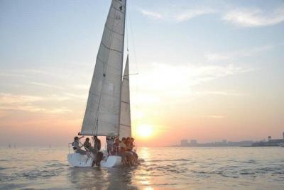 Sunset Sailing en el puerto de Mumbai