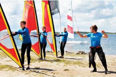 Un curso privado de windsurf en una de las playas de Mumbai