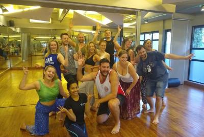 Taller privado de baile de Bollywood que incluye guía, tarifas de estudio y transporte