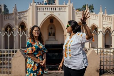 Contrastes del tour privado de Bandra Neighborhood: Bollywood e historia
