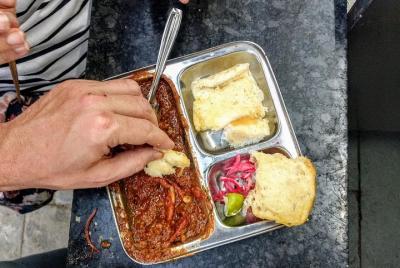 Come tu camino hacia un gas de comida con un blogger de vida.