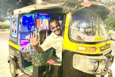 Tour privado de degustación de comida en la calle Mumbai en Tuk Tuk