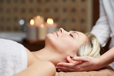 Masaje de cuello y hombros antiestrés.