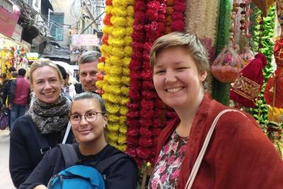 Old Delhi recorre el mercado de especias más grande de Asia y una de las mega cocinas de India