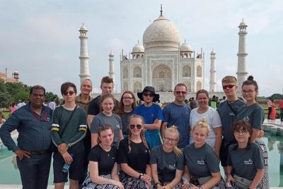 Excursión privada de un día a Delhi Agra y Taj Mahal en el tren más rápido de Gatimaan con almuerzo
