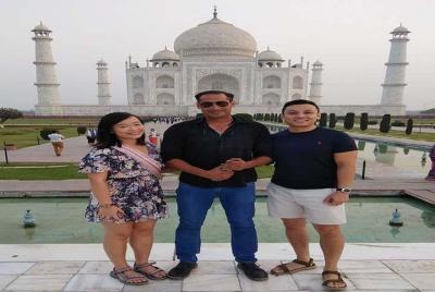 2 días durante la noche Taj Mahal y Agra Tour desde Delhi