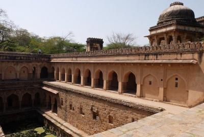 Excursión a pie de medio día al parque arqueológico de Mehrauli