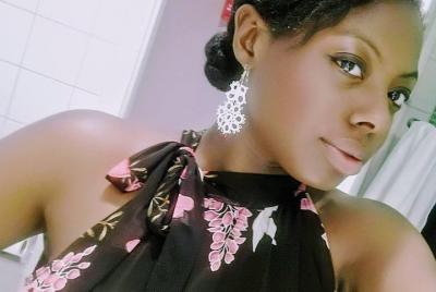 Pendientes y llaveros hechos a mano.