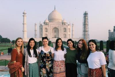 Tour privado: recorrido en grupo pequeño por el Taj Mahal y Agra desde Delhi