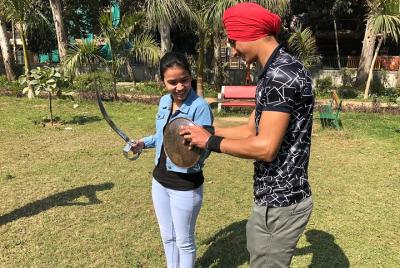 Experiencia de entrenamiento de arte de espada india en Delhi