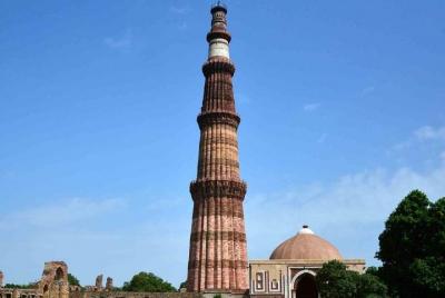 Visita guiada a pie por Qutub Minar y el parque arqueológico de Mehrauli