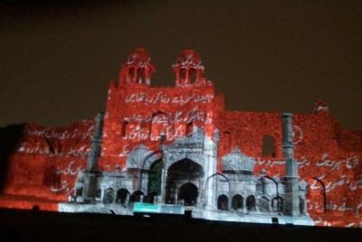 Old Fort Sound n show de luces con tuk tuk en Delhi