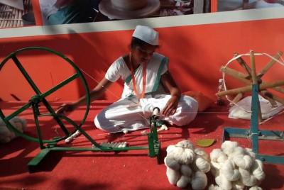 Excursión privada de medio día a Nueva Delhi Khadi y artesanía