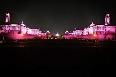 Tour nocturno en moto por la vida nocturna de Delhi con recogida