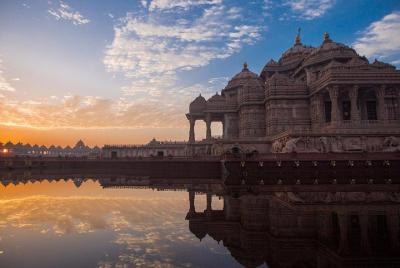 Paseo en bicicleta por el templo de Akshardham en Delhi