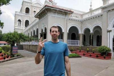 Recorrido guiado en automóvil por lo más destacado de Pune con un local (4 horas de turismo en automóvil AC)