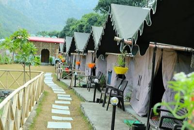 Hermosa experiencia de campamento suizo en Rishikesh con rafting Hermosa experiencia de campamento suizo en Rishikesh con rafting