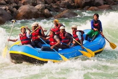 Tour de rafting y campamento en el río Rishikesh (1 noche / 2 días) Tour de rafting y campamento en el río Rishikesh (1 noche / 2 días)