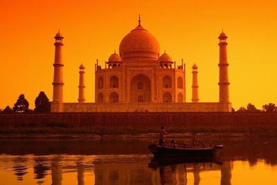 Traslado privado de ida de Pushkar a Agra en vehículo de CA