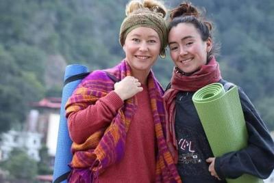 200 horas en línea Formación de profesores de yoga Yoga Alliance EE. UU. Rishikesh India 200 horas en línea Formación de profesores de yoga Yoga Alliance EE. UU. Rishikesh India
