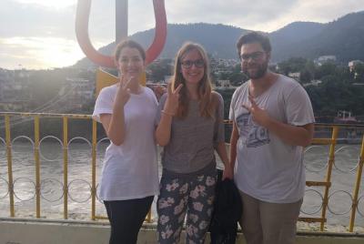 Tour nocturno guiado a pie en Rishikesh: explore la mejor vida nocturna con un local Tour nocturno guiado a pie en Rishikesh: explore la mejor vida nocturna con un local