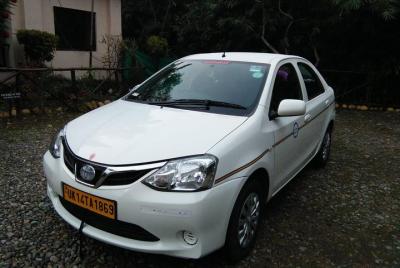 Coche privado seguro y honorable con Dirver desde el aeropuerto de Dehradun a Rishikesh. Coche privado seguro y honorable con Dirver desde el aeropuerto de Dehradun a Rishikesh.