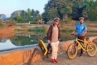Excursión para grupos pequeños a las selvas de Gir en bicicleta eléctrica Excursión para grupos pequeños a las selvas de Gir en bicicleta eléctrica