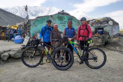 Tour de ciclismo de 14 días en el Himalaya indio desde Shimla Tour de ciclismo de 14 días en el Himalaya indio desde Shimla