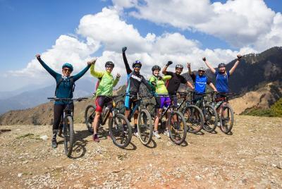 Excursión en bicicleta privada de día completo a la montaña Shimla con almuerzo Excursión en bicicleta privada de día completo a la montaña Shimla con almuerzo
