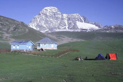 Cachemira Grandes lagos montando solo