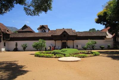 Explora el palacio de madera en Padmanabhapuram Explora el palacio de madera en Padmanabhapuram