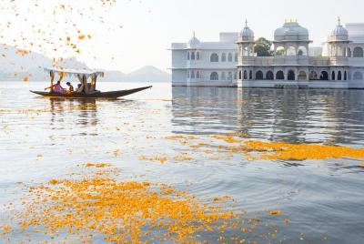 Tour guiado de Udaipur con entrega a Jaipur al día siguiente.